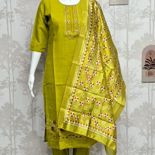 Elegant Vertical Silk-Blend Embroidered Kurti Set with Jacquard Dupatta