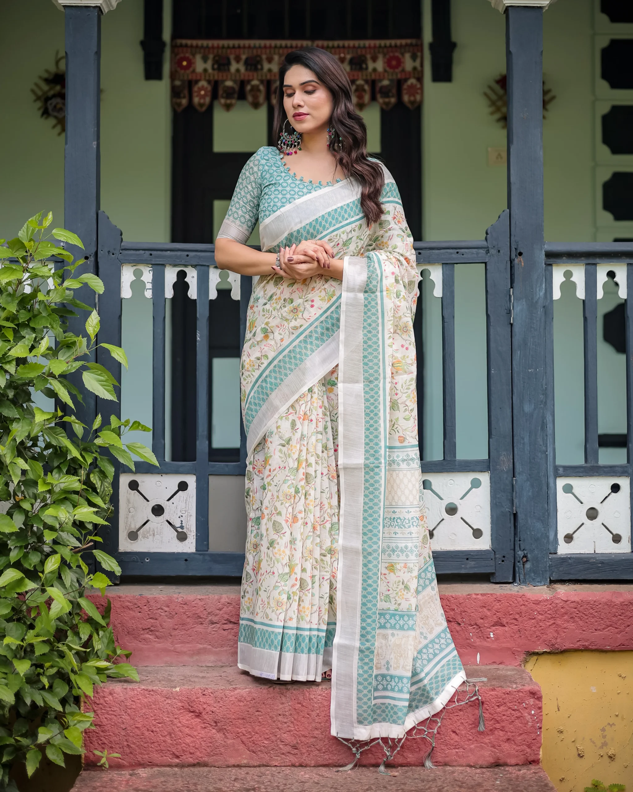 5R1A0427 Off-White Linen Saree with Seafoam Lattice Border & Vine Prints - Image 1